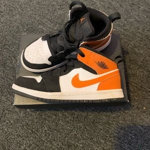 Jordan 1 Mid